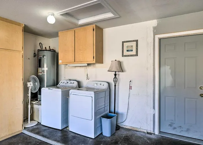 Golf & Hike: Family W/ Patio In Glendale *