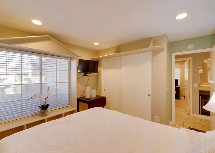 Golf & Hike: Family W/ Patio In Glendale