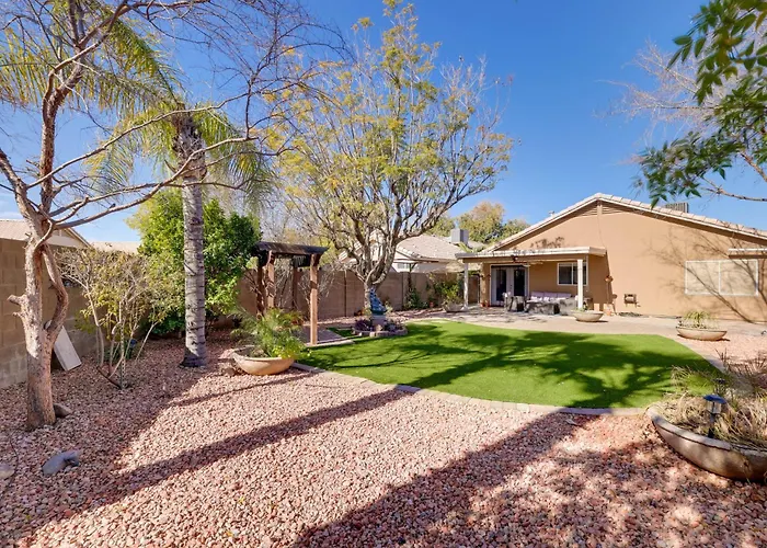 Golf & Hike: Family W/ Patio In Glendale *